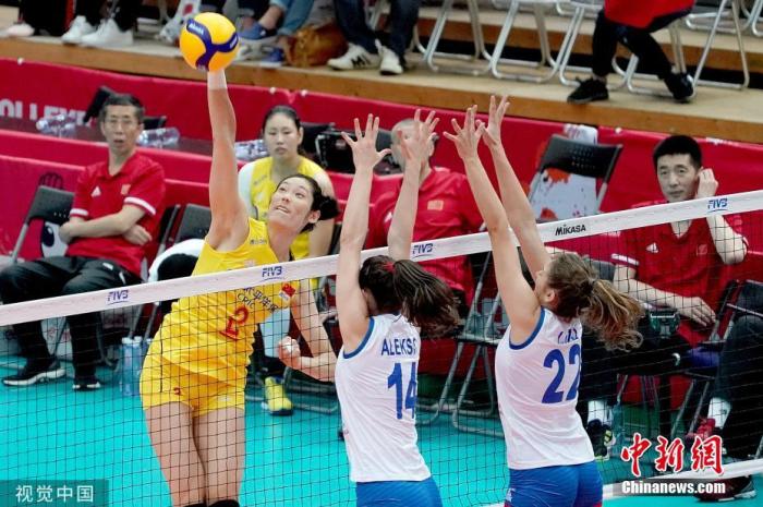 资料图:2019年女排世界杯,中国女排队长朱婷在比赛中。 资料图:2019年女排世界杯,中国女排队长朱婷在比赛中。