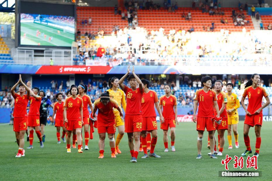 2019年国际足联女足世界杯1/8决赛中，中国队以0比2不敌意大利队，无缘八强。/p中新社记者 富田 摄