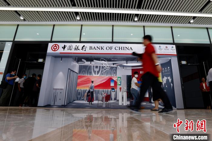 13日，北京冬奥村广场区首家入驻赞助企业签约仪式在京举办。　/p中新社记者 富田 摄