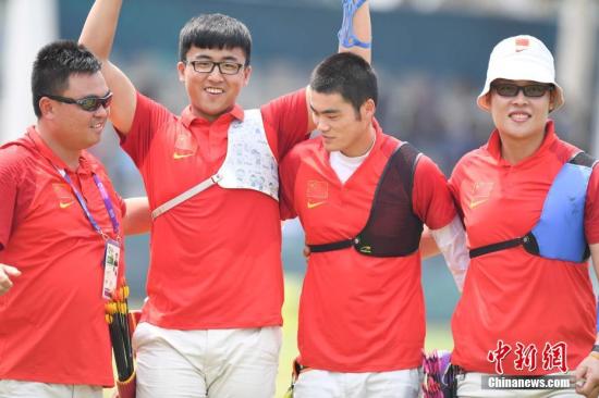 资料图：雅加达亚运会射箭男子团体反曲弓铜牌赛中，中国队以6比0战胜蒙古队夺铜。/p中新社记者 杨华峰 摄