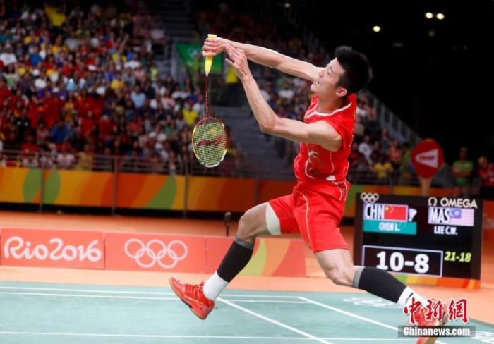 当地时间2018年8月20日，里约奥运羽毛球男单决赛，中国选手谌龙2-0战胜马来西亚名将李宗伟，夺得金牌。 /p中新网记者 杜洋 摄