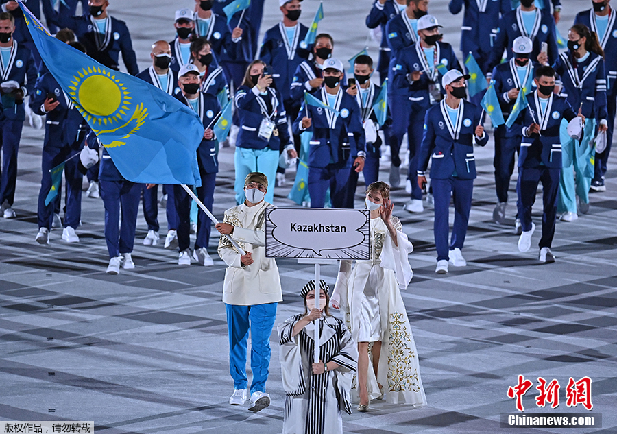哈萨克斯坦女旗手“神颜”吸引中国网友！曾获奥运冠军
