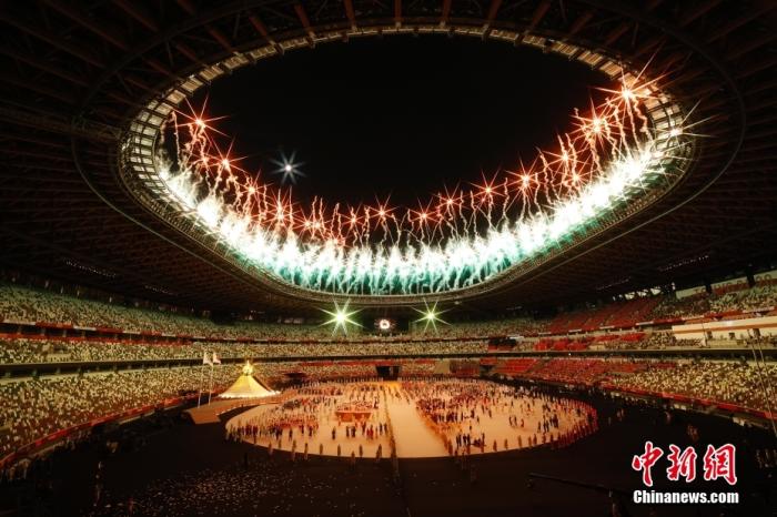 7月23日，第32届夏季奥林匹克运动会开幕式在日本东京新国立竞技场举行。 /p中新社记者 韩海丹 摄