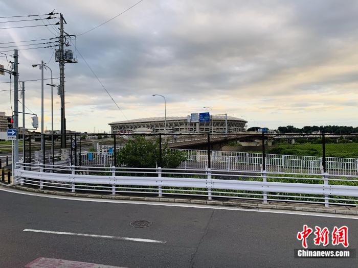 日本横滨国际综合竞技场外景。 卞立群 摄 日本横滨国际综合竞技场外景。 卞立群 摄