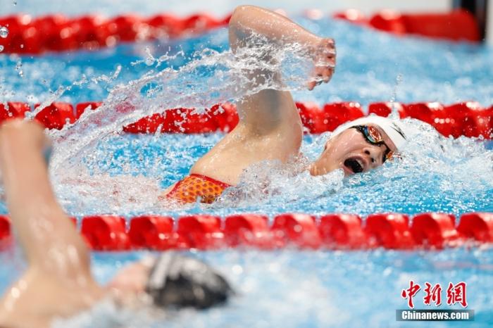 北京时间7月26日，东京奥运会游泳赛场，中国游泳小花李冰洁在女子400米自由泳决赛中，以4分1秒08夺得季军，这一成绩也再次打破自己保持的亚洲纪录。/p中新社记者 韩海丹 摄