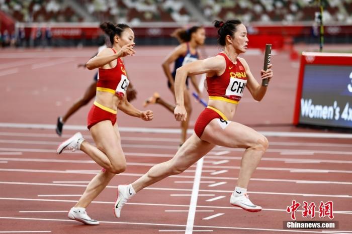 8月6日，在东京奥运会女子4x100米接力决赛中，由梁小静、葛曼棋、黄瑰芬、韦永丽组成的中国队以42.71秒获得第六名。图为比赛现场。/p中新社记者 富田 摄