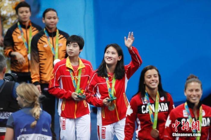 2016里约奥运跳水女子双人十米台，中国选手陈若琳/刘惠瑕以354.00分获得冠军。这也是陈若琳收获的第五枚奥运金牌。/p中新网记者 杜洋 摄
