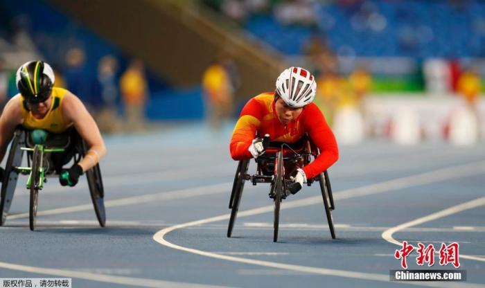 资料图：2016年巴西里约，2016里约残奥会首日，T54女子轮椅100米赛，中国选手黄丽莎夺冠。